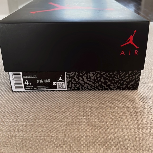 Fire Red Jordan 3’s size 4 (GS) - Picture 2 of 7